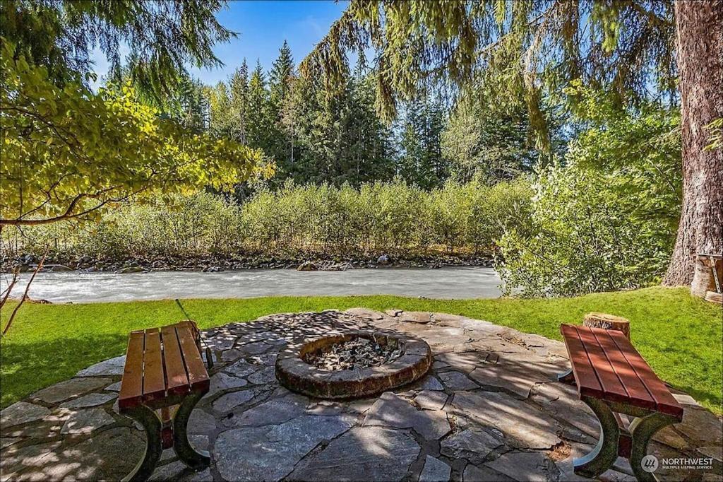 New: Steps From White River Near Mount Rainier National Park Greenwater 外观 照片