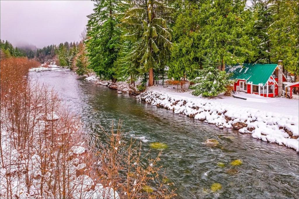 New: Steps From White River Near Mount Rainier National Park Greenwater 外观 照片