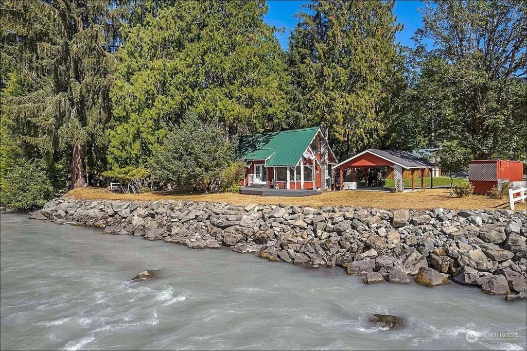 New: Steps From White River Near Mount Rainier National Park Greenwater 外观 照片