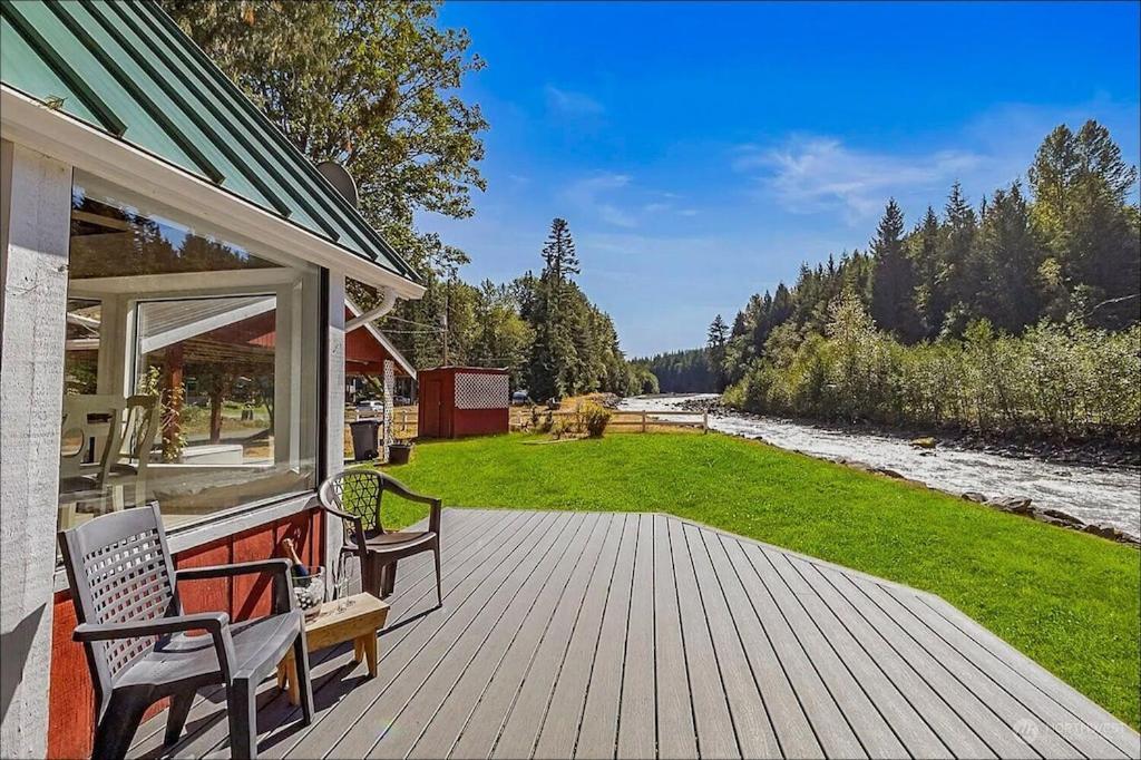 New: Steps From White River Near Mount Rainier National Park Greenwater 外观 照片
