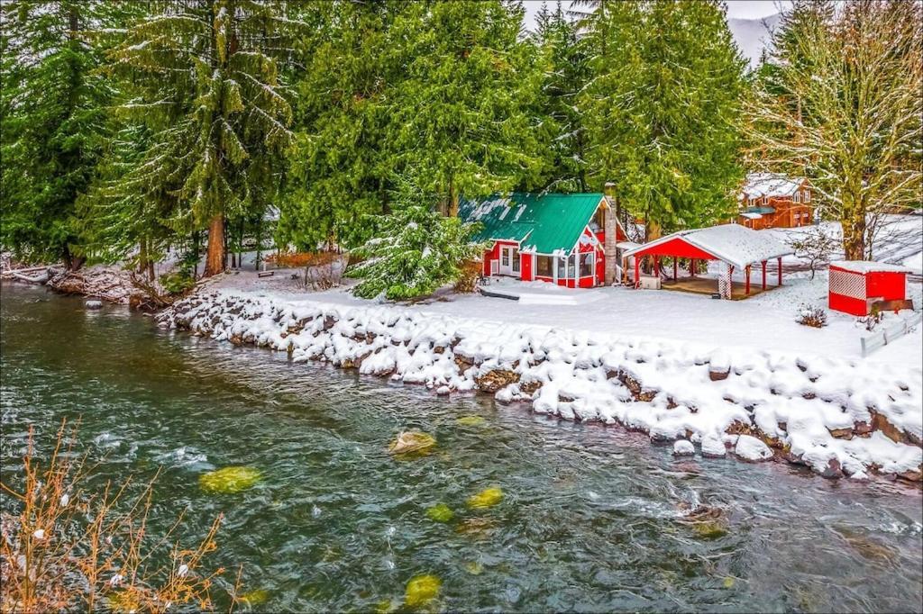 New: Steps From White River Near Mount Rainier National Park Greenwater 外观 照片